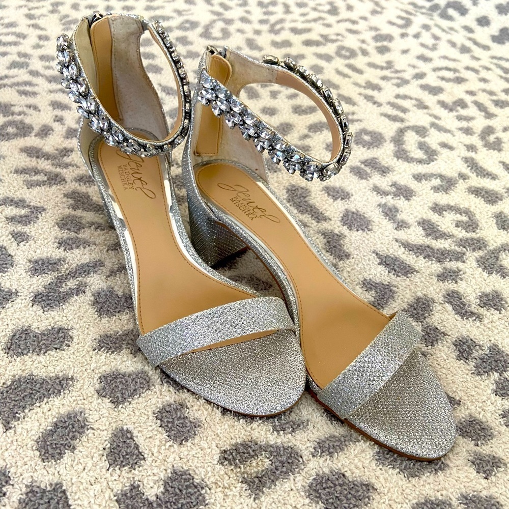 JEWEL BADGLEY MISCHKA BRADLEY EMBELLISHED ANKLE STRAP SANDAL SILVER SIZE 7 NWOB